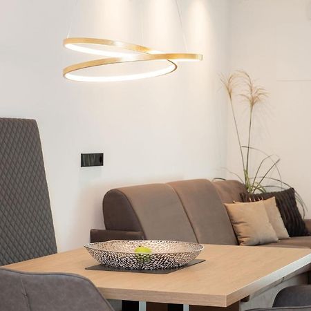 Nice Living Neue- Moderne Apartments Im Herzen Von Brixen - Kostenlose Brixencard - Ideal Fuer Familien, Paare, Geschaeftsreisende Und Allen Urlaubs Hungrigen المظهر الخارجي الصورة